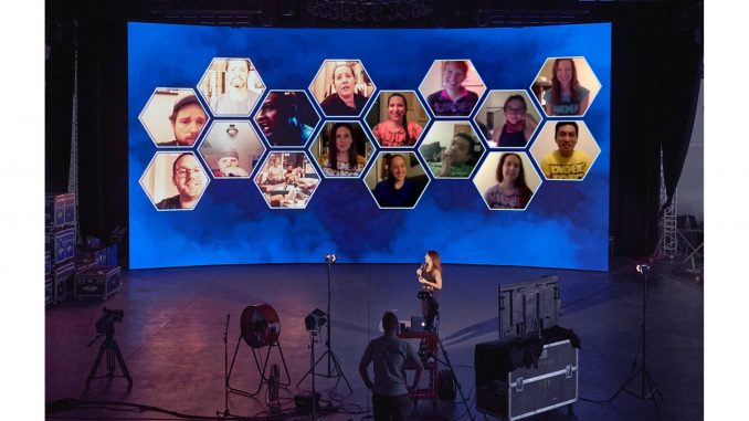 Virtual Crowd Border
