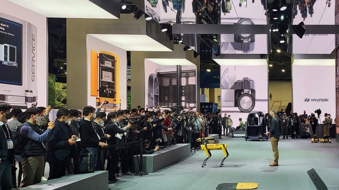 Large-49204-HyundaiMotorWelcomesPublictoExperienceFutureofRoboticsandMetaverseatCES2022